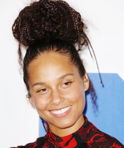 Alicia Keys wore no makeup to the VMAS...so what? Natural Beauty No Makeup, Makeup Free Face, Well People Makeup, Bare Face Aesthetic, Bare Face Makeup, No Makeup Makeup Look Natural, No Makeup Skincare, Alicia Keys No Makeup, Bare Makeup