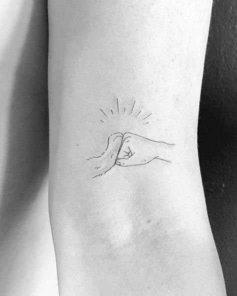 Tattoo Main, Tattoos Creative, Paw Tattoo, Petite Tattoos, Small Hand Tattoos, Small Tattoos For Guys, Discreet Tattoos, Subtle Tattoos, Tattoo Life