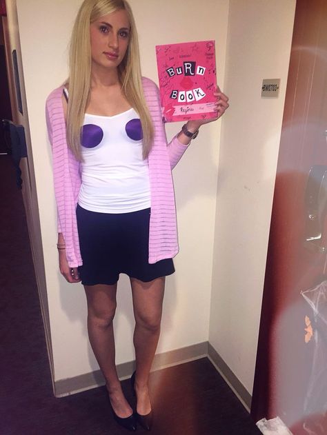 Regina George from Mean Girls.  11 Halloween Costumes for Girls Who Are Lazy AF | Her Campus Regina George Costume, Mean Girls Halloween Costumes, Mean Girls Costume, Mean Girls Halloween, Blonde Halloween Costumes, Quick Halloween Costumes, Themed Halloween Costumes, Diy Costumes Women, Pretty Halloween Costumes