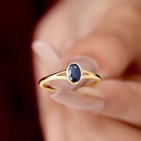 Product Details Grace your finger with the understated elegance of this Classic Blue Sapphire Ring. Adorned with an Oval Shape Blue Sapphire gemstone set delicately in a Bezel Setting in Split Shank, this Solitaire Engagement Ring is meticulously crafted in various metal options. Product Information SKU SHP-RINGS0821165707 Width 2.9 mm Height 6.9 mm Weight 2.28 gm (Approximate) BLUE SAPPHIRE INFORMATION No.of Stones 1 Pieces Total Weight 0.60 Carat (Approximate) Dimension(approx) Oval-4X6 mm-1 Pcs Color Blue Cut Brilliant Shape Oval Setting Type Prong-Setting Quality Grade AAA View More Product Parent Collection Handle blue-sapphire-rings Sapphire Solitaire Engagement Ring, Blue Gemstone Rings, Blue Sapphire Gemstone, Sapphire Solitaire, Blue Sapphire Ring, Healing Crystal Jewelry, 18k Yellow Gold Ring, Engagement Rings Oval, Split Shank