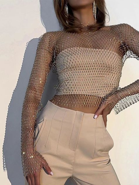 CAMISETA BRILLOS EN SILVER Fishnet Rhinestone Top, Gold Sparkle Outfit, Mesh Rhinestone Top Outfit, Crystal Top Outfit, Rhinestone Shirt Outfits, Rhinestone Fishnet Outfit, Sparkly Crop Top, Beyoncé Concert, Rhinestone Crop Top