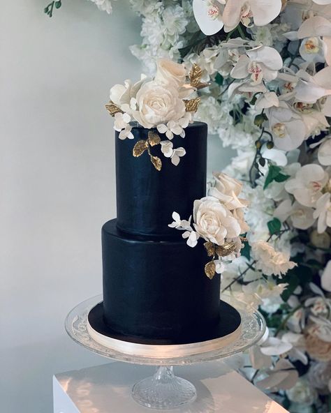 Nadia & Co~ (@nadiaandco) posted on Instagram • Sep 16, 2020 at 9:20pm UTC Cake Plinth, Crystal Cake Stand, Black And White Wedding Cake, Wedding Cake Stand, Crystal Cake, White Cakes, Luxury Wedding Cake, Wedding Cake Stands, Black And White Wedding