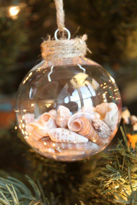 Cute idea for all those shells we collect at the beach. Could write the year and location of the beach vacation on it with paint pens! Seashell Christmas Ornaments, Seashell Projects, Beachy Christmas, Beach Christmas, Beach Crafts, Seashell Crafts, Christmas Ornament Crafts, Handmade Christmas Ornaments, Noel Christmas