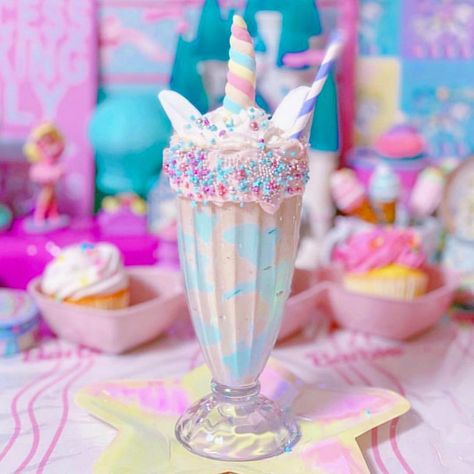 1,490 Likes, 3 Comments - In Control Clothing (@incontrolclothing) on Instagram: “🦄🍦💖 Unicorn milkshake 😍 📸 @marshall_fancy” Fancy Shakes, Dessert Milkshakes, Fancy Milkshakes, Unicorn Drink, Pink Milkshake, Unicorn Milkshake, Crazy Shakes, Unicorn Food, Unicorn Desserts