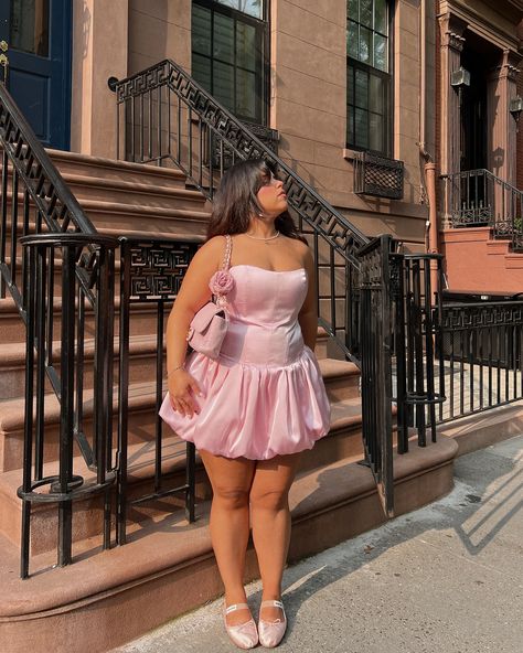 Girly Glam Outfits, Pink Valentines Day Aesthetic, Retreat Photoshoot, Girly Fashion Feminine, Dump Outfit, Aesthetic Photo Dump, Sisterhood Retreat, Valentines Day Aesthetic, Day Aesthetic