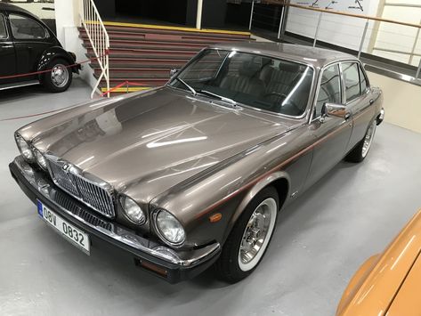 Jaguar Xj6 Series Iii, Sports Garage, Jaguar V12, Jaguar Xj40, Vintage Cars For Sale, Jaguar Xj12, Vintage Cars 1950s, Sale Picture, Jaguar Xj8