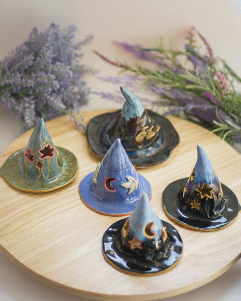 Ceramic witch hats, tealight holders Fimo, Ceramic Witch Hat, Witch Ceramics, Clay Witch Hat, Pottery Witch, Witch Pottery, Witchy Clay Crafts, Incense Holder Cone, Whimsical Ceramics