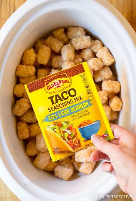 Slow Cooker Taco Tater Tots - A Spicy Perspective Crock Pot Food, Low Carb Snack, Slow Cooker Tacos, Easy Party Food, Crockpot Dishes, Tater Tots, Easy Slow Cooker Recipes, Menu Planners, Crock Pot Slow Cooker