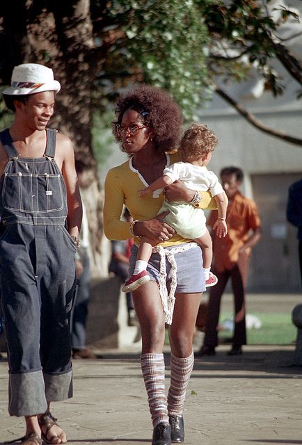 berkley CA 1971 70s Black Fashion, Jamel Shabazz, Black Hippy, 70s Inspired Fashion, Vintage Black Glamour, Black Photography, Street Life, 1970s Fashion, Moda Vintage