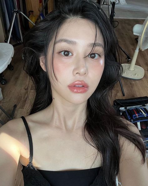 Makeup Ala Korea, Makeup Asia, Asian Makeup Looks, Korean Makeup Look, Grp Port, Soft Makeup Looks, Korean Eye Makeup, Dewy Makeup, Ethereal Makeup