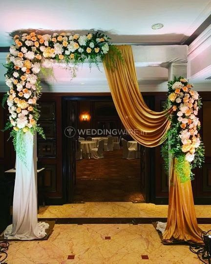 Entrance Gate Decoration For Event, Wedding Entry Passage Decor, Entry Gate Design For Wedding, Entry Passage Design, Dinner Setup Ideas, Marriage Entry Gate Decoration, Entrance Arch Wedding, Entry Gate Decoration Wedding, Gate Decorations Wedding