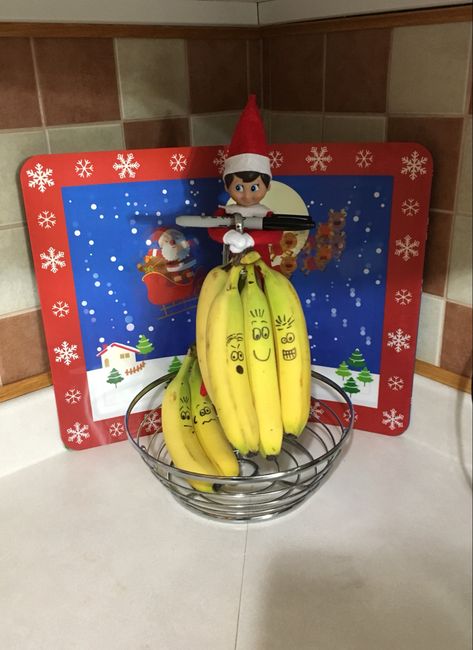 Elf Drawing On Bananas, Elf And Bananas, Elf On Shelf Banana, Elf Banana Ideas, Elf Bananas, Elf On The Shelf Bananas, Wlf On The Shelf, Elf Drawings, Elf Ideas Easy