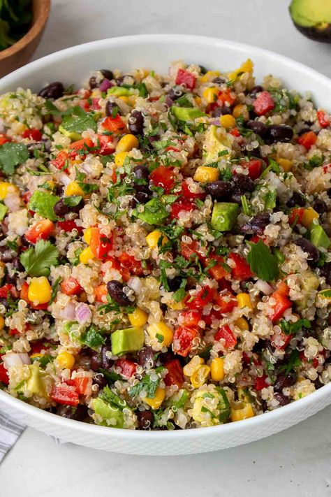 Made with quinoa, black beans, veggies, and avocado, this Southwest quinoa salad with chili lime dressing is full of flavor and color. Cold Quinoa Salad, Salad Recipes Easy, Quinoa Salad Recipes Easy, Lemon Garlic Chicken Thighs, Southwest Quinoa, Southwest Quinoa Salad, Easy Quinoa Salad, Chili Lime Dressing, Salad Quinoa