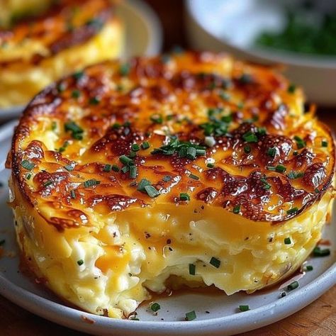 Keto Cottage Cheese Egg Bake - Dieter24 Cottage Cheese Egg Bake, Cheese Eggs Recipe, Baked Cottage Cheese, Keto Cottage Cheese, Cheese Egg Bake, Comforting Breakfast, Cottage Cheese Recipes Healthy, Cottage Cheese Eggs, Menu Sarapan Sehat