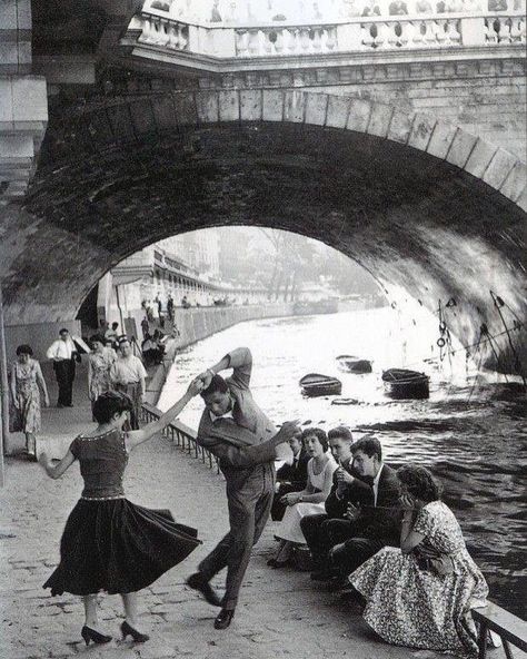 Simple is Beautiful on Instagram: “photo by Paul Almasy, Rock 'n' roll on the docks of Paris, c. 1950 #photography #photographer #photooftheday #picoftheday…” Vintage Parisian, French Aesthetic, African Dance, Old Paris, Paris Aesthetic, Rock N’roll, Postcard Collection, Vintage Paris, Jolie Photo