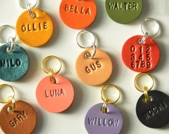 Polymer Clay Dog Tags, Clay Dog Tags, Dog Tag Ideas, Pet Tags Diy, Diy Dog Tag, Cute Cat Collars, Cat Collar With Name, Cat Name Tag, Dog Tags For Dogs