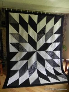 Starburst Quilt, Black And White Quilt, Half Square Triangle Quilts Pattern, Triangle Quilt Pattern, Nautical Quilt, Owl Quilt, Black And White Quilts, Quilt Modernen, Half Square Triangle Quilts