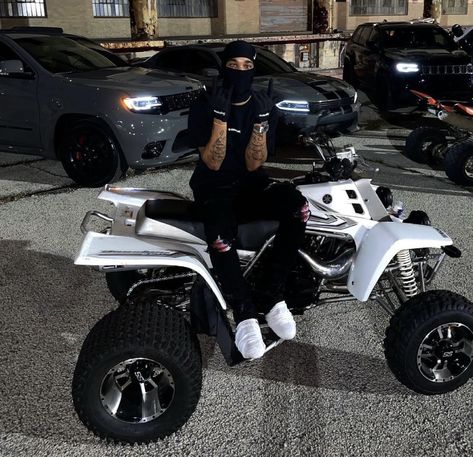 Gangster Lifestyle, Biker Gang Aesthetic Male, Motorbike Gang, Cat Thug Life, Baddie Atv Riding, Baltimore Fashion, Car Outfit, Wealthy Lifestyle Luxury, Bike Gang