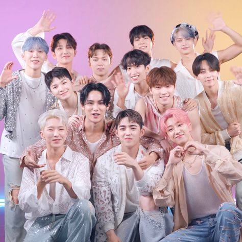 seventeen ot13 Seventeen Dance, Seventeen Group Photo, World Seventeen, Seventeen Group, Seventeen Ot13, Relay Dance, Seventeen World, S.coups Seventeen, Won Woo