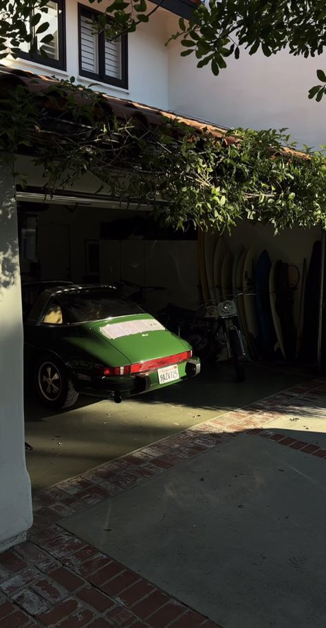 Porche Vintage Aesthetic, Green Car Aesthetic, Car In Driveway, Porche Vintage, Green Porsche, Old Money House, Car Poses, Vintage Porsche, Classy Cars