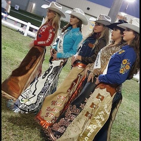 Miss teen state rodeo queens in chaps Miss Teen Rodeo Idaho Rodeo Queen Outfits, Cowgirl Chaps, Rodeo Queen Clothes, Foto Cowgirl, Miss Teen, Cute Cowgirl Outfits, Cowgirl Pictures, Rodeo Girls, Rodeo Horses