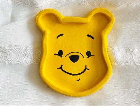 Winnie The Pooh Clay Art, Winnie The Pooh Ceramics, Air Dry Clay Disney, Winnie The Pooh Pottery, Clay Winnie The Pooh, Winnie The Pooh Clay, Cottagecore Crafts, Piglet Eeyore, Clay Plates