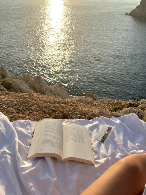 #summer #sea #book Reading Outside, Reading Motivation, Beach Books, Reading Aesthetic, In Another Life, Beach Reading, Enjoying The Sun, Summer Feeling, The Mission