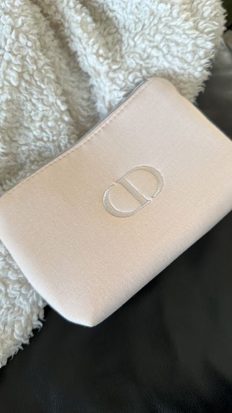 Dior Makeup Pouch, Dior Makeup Bag, Dior Lip Oil, Dior Pouch, Dior Kids, Dior Blush, Makeup Dior, Mini Makeup Bag, Dior Backstage