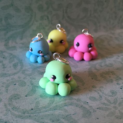 Easy Clay Charms, Polymer Clay Octopus, Clay Octopus, Clay Creatures, Easy Clay Sculptures, Crea Fimo, Clay Crafts For Kids, Clay Keychain, Polymer Clay Kawaii