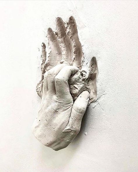 Sculpture by Canadian artist David Altmejd @daltmejd. David Altmejd, Le Cri, Interior Design Art, Sculpture Installation, Canadian Artists, Land Art, Magazine Art, Large Art, Featured Artist