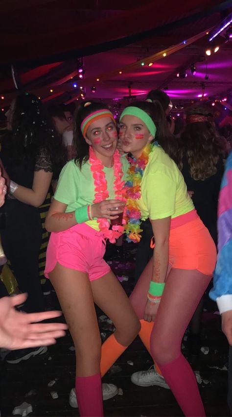 Neon Frat Party Outfit, 90s Glow Party Outfit, Cute Neon Outfits Party, 80s Glow Party Outfit, Neon Night Outfit Football, Neon Outfits Party Glow, Retro 80s Outfits Party, Glow Theme Party Outfits, Neon Birthday Outfit