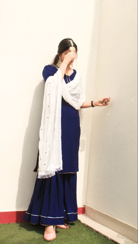 Plain crep sharara with kurti /blue suit /plain kurti with sharara #plainsarara #plainoutfit #designersuit #gotasuit Plain Sharara Suit, Sharara With Kurti, Plain Sharara, Suits Sharara, Kurti With Sharara, Satin Suits, Plain Kurti, Beauty Corner, Sharara Suit