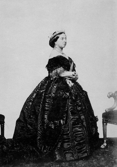 1861 Queen Victoria wearing a crinoline by ? (location ?). From teatimeatwinterpalace.tumblr.com/post/37654220379/queen-victoria-1861; enlarged by half 750X1070 @72 230kj. Queen Victoria Family, Queen Victoria Prince Albert, Victoria Prince, Victoria Reign, Royal Photography, Queen V, John Brown, Opera Singer, Queen Of England