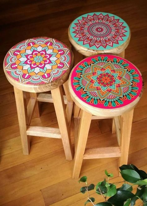 #SanDiegoCountyFair #HomeAndHobby #PaintedFurniture #Ideas Painted Stools, Diy Plant Stand, Deco Boheme, Painted Chairs, Wood Stool, Funky Painted Furniture, Funky Furniture, Hand Painted Furniture, Paint Furniture