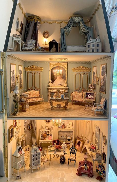 Amazing Doll Houses, Fancy Doll Houses, House Miniature Ideas, Miniature House Decor, Miniature Doll Houses, How To Make A Doll House, Doll House Interior Ideas, Doll House Aesthetic, Doll House Miniature