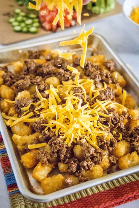 These totchos are a perfect Mexican snack food, with gooey cheese and juicy beef on top of crispy tater tots. Carne Asada Tater Tots, Loaded Tater Tots Recipes Ground Beef, Tater Tot Appetizer Cups, Tater Tot Nachos Recipes, Taco Tater Tots, Loaded Tater Tots Recipes, Nacho Tots, Taco Tots, Cheeseburger Tots