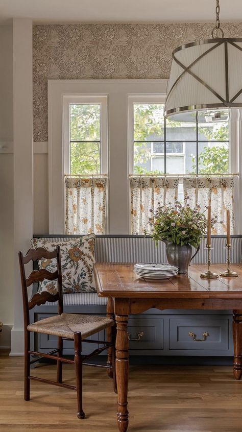 English Country Interior Design Style, Cozy Southern Kitchen, Cottage Table And Chairs, Breakfast Nook And Living Room Combo, Grandmacore Dining Room, Cottage Core Living Rooms Vintage, Cottagecore Home Design, Turn Of The Century Decor, Elegant Cottage Interior