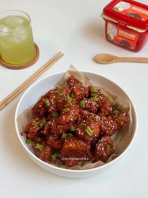 korean fried chicken (yangnyeom chicken) Lunch Korean, Fried Chicken Korean, Korean Style Chicken, Yangnyeom Chicken, Korean Lunch, Korean Fried Chicken Recipe, Crispy Chicken Wraps, Cooking And Baking Recipes, Chicken Batter