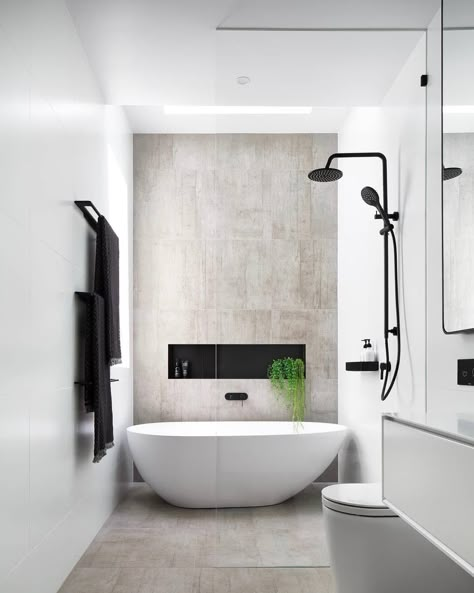 Bathroom decor Wet Room Bathroom, Bathroom Inspiration Modern, Bathroom Redesign, Bathroom Design Inspiration, Bathroom Inspiration Decor, Upstairs Bathrooms, Bathroom Layout, Shower Remodel, Bathroom Renos