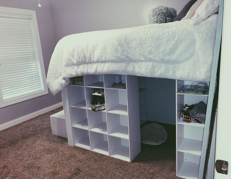 Closet Idea, Beds For Small Rooms, Loft Bed Plans, Diy Loft Bed, Cool Room Designs, Closet Aesthetic, Luxury Room Bedroom, Beauty Boost, Pallet Furniture Living Room