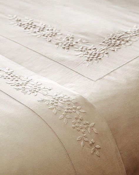 Mimosa Embroidery, Linen Bedroom, Linens And Lace, Bed Linens Luxury, Sewing Embroidery Designs, 자수 디자인, Hand Embroidery Art, Easter Hair, Flower Embroidery Designs