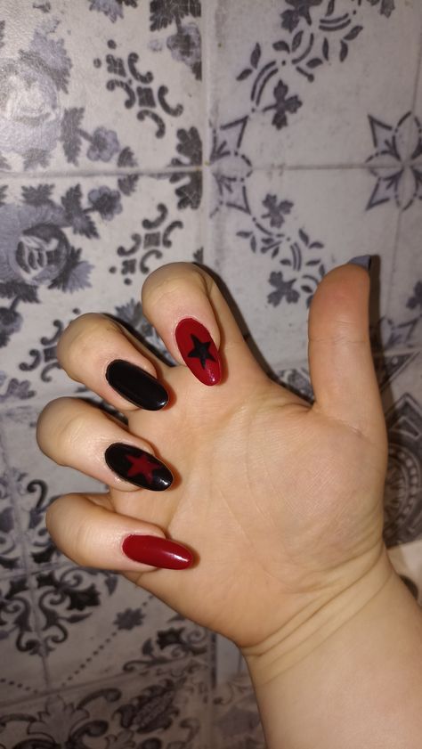 Dark Red And Black Nails Acrylic, Red Witch Nails, Nail Ideas Gothic, Black And Dark Red Nails, Witch Nails Short, Nails White Chrome, Gothic Nail Designs, Black Nail Inspo, Red And Black Nail