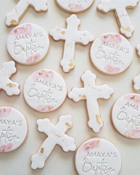 Cookie Bites by Cass on Instagram: “Classic baptism pretties 👣 #baptismcookies #baptism #perthbaptism #sugarcookiesofperth #perthsugarcookies #perthbaker #handmade…” Christening Cookies, Christmas Dinner Table Settings, Baptism Cookies, Cookie Bites, Confirmation Cakes, Christmas Dinner Table, Baby L, Christening Cake, Baptism Party