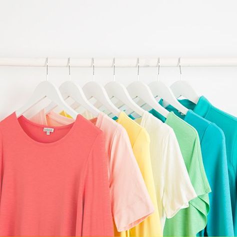 True Spring Fashion, True Spring Clothes, House Of Color Spring Outfits, Color Me Beautiful Spring, Warm Spring Wardrobe, Bright Spring Outfits Capsule Wardrobe, Cool Spring Color Palette, True Spring Color Palette Outfits, Bright Spring Wardrobe