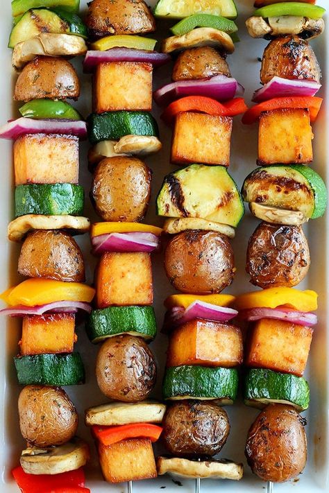 These EASY Grilled Veggie & Potato Skewers are perfect for your summer grilling! Vegan Grill, Vegan Grilling Recipes, Vegan Ribs, Veggie Kebabs, Vegan Bbq Recipes, Recipes Grilling, Recipes Sides, Vegetarian Bbq, Bbq Recipes Grill