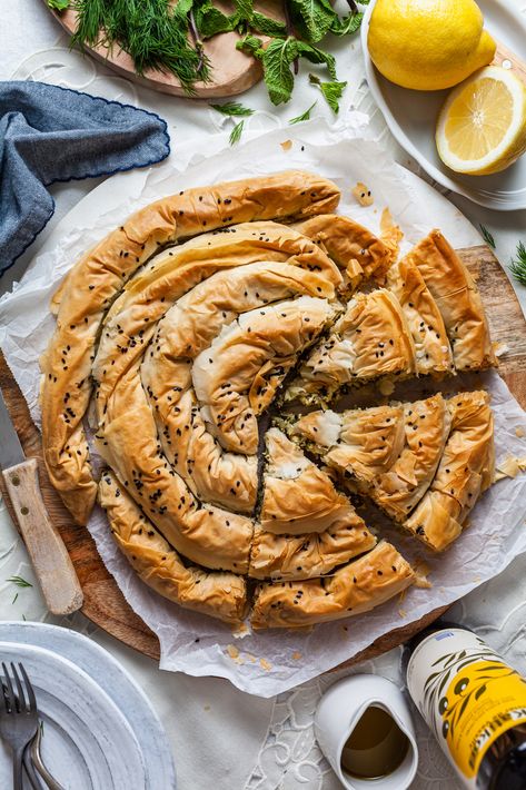 11 Vegan Spanakopita, Spanakopita Recipe, Phyllo Pastry, Leek Pie, Organic Foods, Mango Recipes, Flaky Pastry, Spinach And Cheese, Organic Food