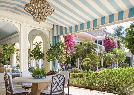 Palm Beach Style- Jane Day Author  Brantley Photography  Images Courtesy of Rizzoli - Palm Beach Style refers to a distinct architectural and design aesthetic that is closely associated with the work of John and Jane Volk, a husband-and-wife duo who significantly contributed to shaping the look and feel of Palm Beach, Florida. Palm Beach Style Outdoor Spaces, Palm Beach Aesthetic Decor, Palm Beach Pool Decor, Palm Beach Design, Palm Beach Style Interior Design, Palm Beach Decor Interior Design, Palm Beach Patio, Sims Garden, Carribean Style