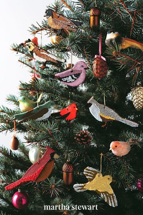 Adorn your Christmas tree with adorable gingerbread birds with fragrant notes of cinnamon and apple. You can decorate the ornament with glitter and beads. While not edible, they certainly smell good enough to eat. #marthastewart #christmas #christmastree #holidaydecor #diychristmas Bird Christmas Tree Theme, Diy Bird Ornaments, Diy Stovetop Potpourri, Home Smell Like Christmas, House Smell Like Christmas, Cheer Decorations, Bird Christmas Tree, Smell Like Christmas, Whimsical Birds