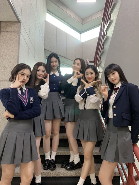 School Uniform Fashion, School Uniform Outfits, Cute Outfits For School, Uniform Fashion, Fashion Korean, Kpop Fashion Outfits, Kpop Outfits, Korean Outfits, Kpop Fashion