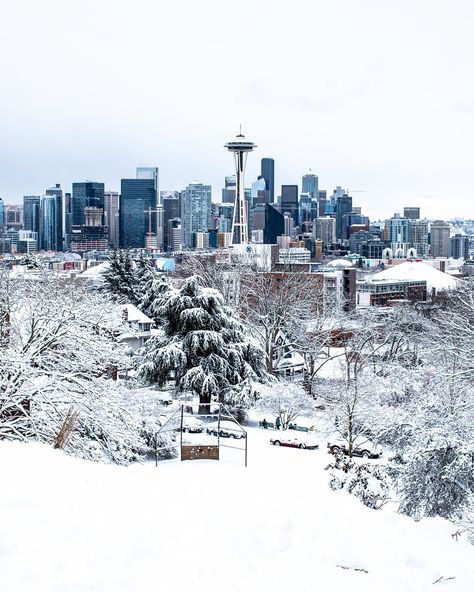 Christmas In Washington State, Seattle Christmas Aesthetic, Seattle Aesthetic Winter, Seattle Winter Aesthetic, Winter In Seattle, Washington State Winter, Seattle Washington Winter, Pnw Christmas, Seattle Snow